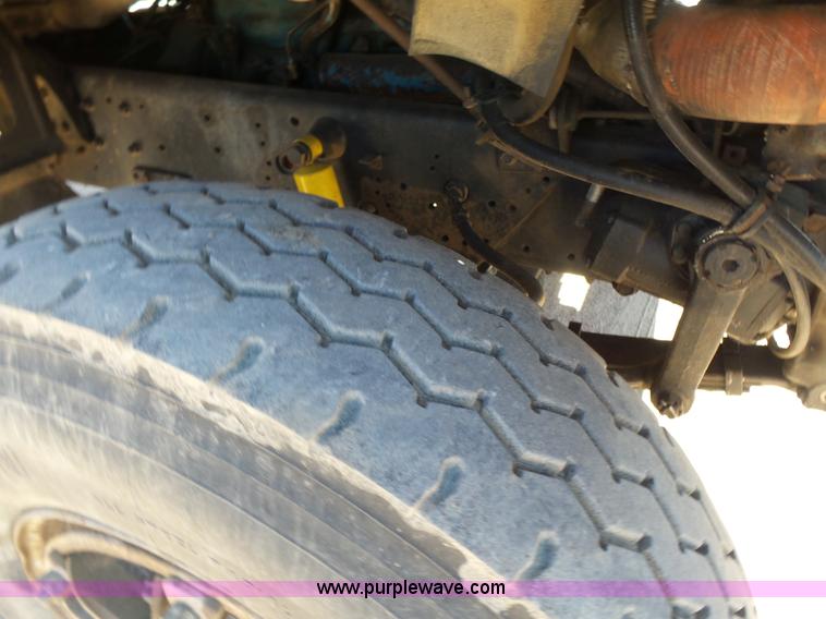 image for item L7379 1992 International 2554 dump truck