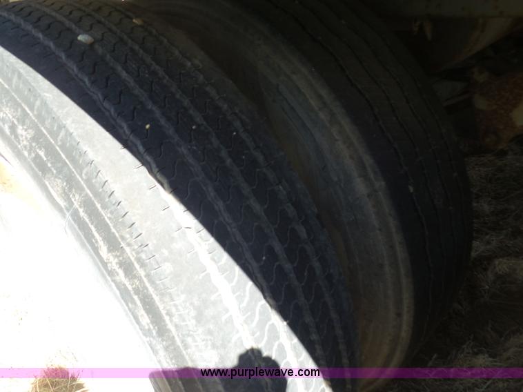 image for item L7401 1999 Fruehauf dry van trailer