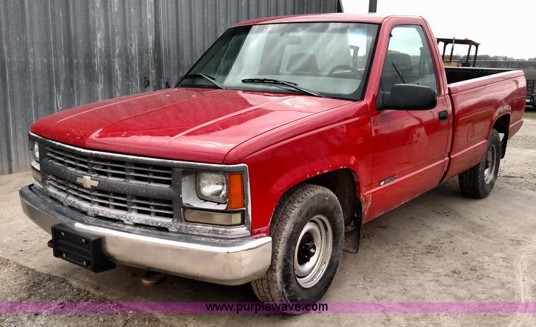 image for item L7443 1998 Chevrolet 1500 pickup truck