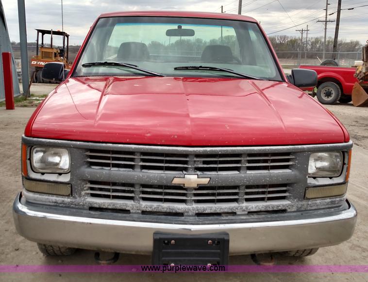 image for item L7443 1998 Chevrolet 1500 pickup truck