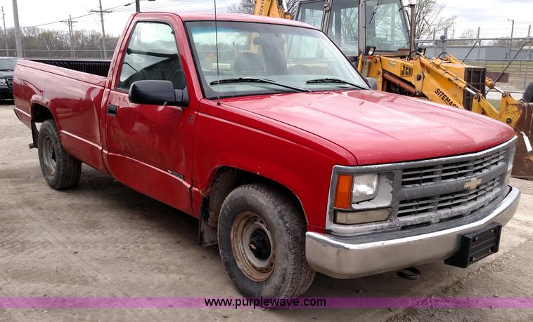 image for item L7443 1998 Chevrolet 1500 pickup truck