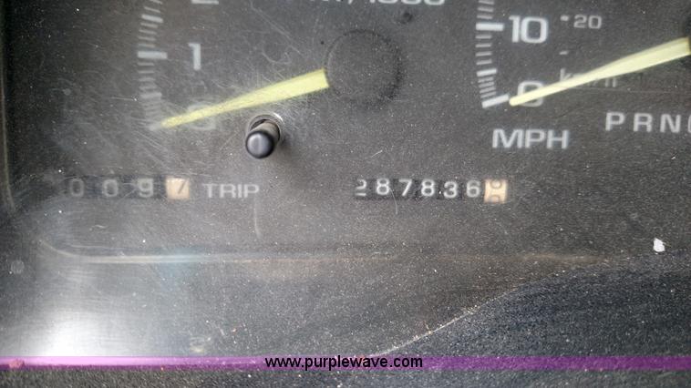 image for item L7443 1998 Chevrolet 1500 pickup truck