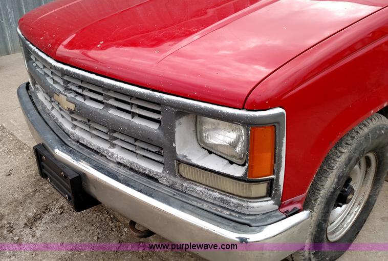 image for item L7443 1998 Chevrolet 1500 pickup truck
