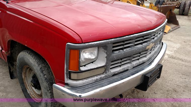 image for item L7443 1998 Chevrolet 1500 pickup truck