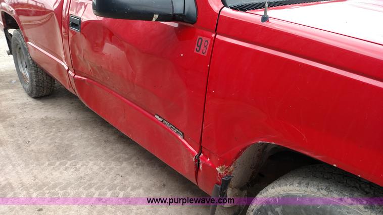 image for item L7443 1998 Chevrolet 1500 pickup truck