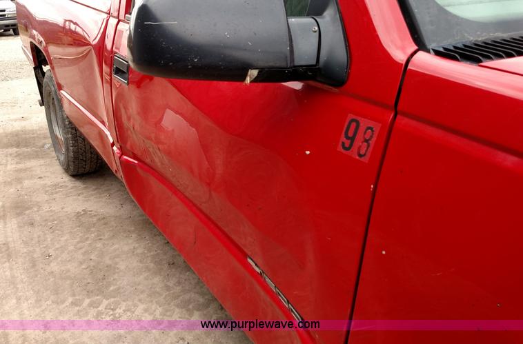 image for item L7443 1998 Chevrolet 1500 pickup truck