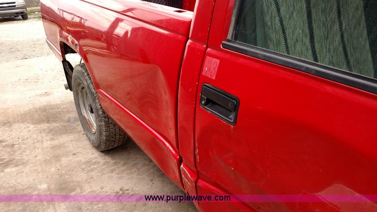 image for item L7443 1998 Chevrolet 1500 pickup truck