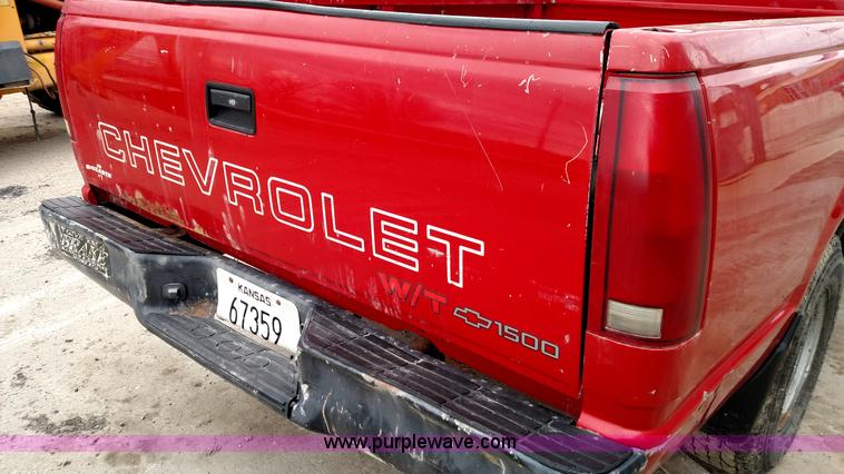 image for item L7443 1998 Chevrolet 1500 pickup truck