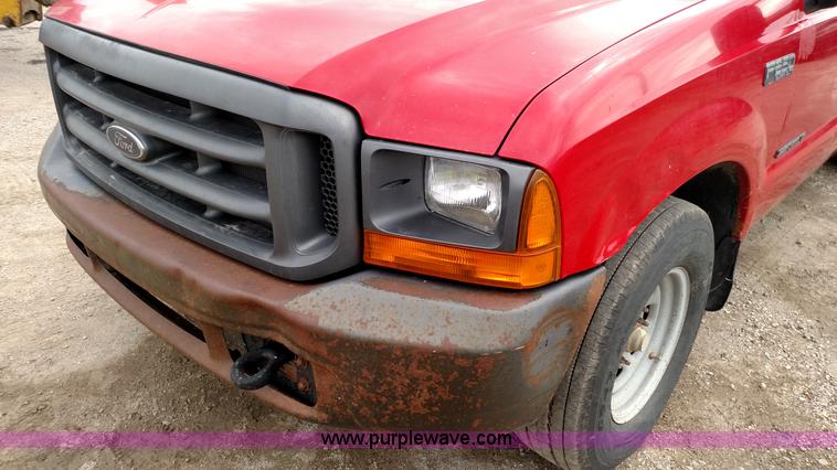image for item L7444 1999 Ford F250 Super Duty pickup truck