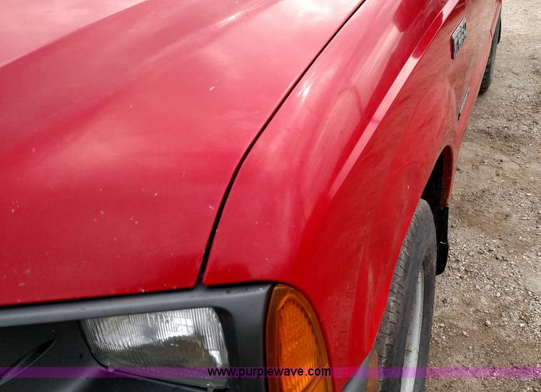 image for item L7444 1999 Ford F250 Super Duty pickup truck