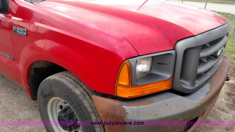 image for item L7444 1999 Ford F250 Super Duty pickup truck