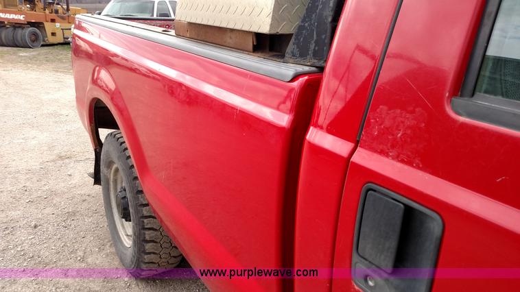 image for item L7444 1999 Ford F250 Super Duty pickup truck