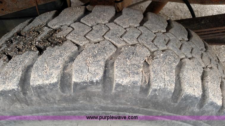 image for item L7444 1999 Ford F250 Super Duty pickup truck