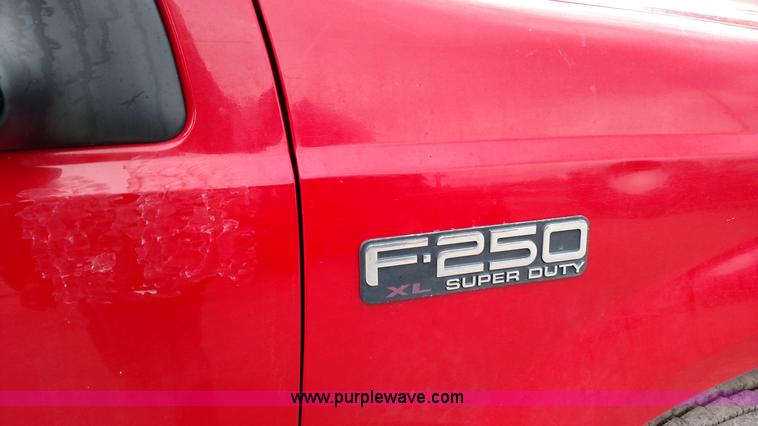 image for item L7444 1999 Ford F250 Super Duty pickup truck