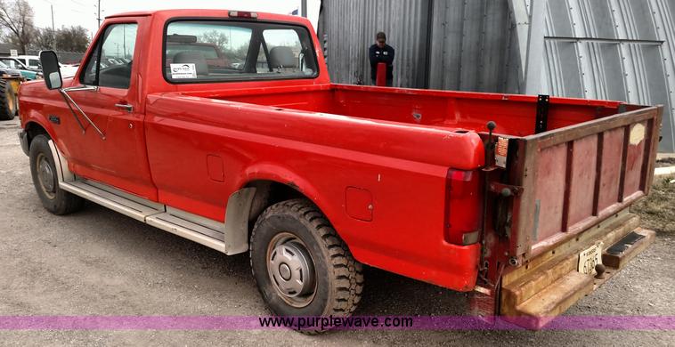 image for item L7445 1995 Ford F250 HD XL pickup truck