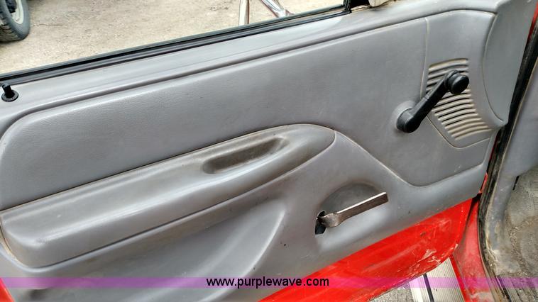 image for item L7445 1995 Ford F250 HD XL pickup truck