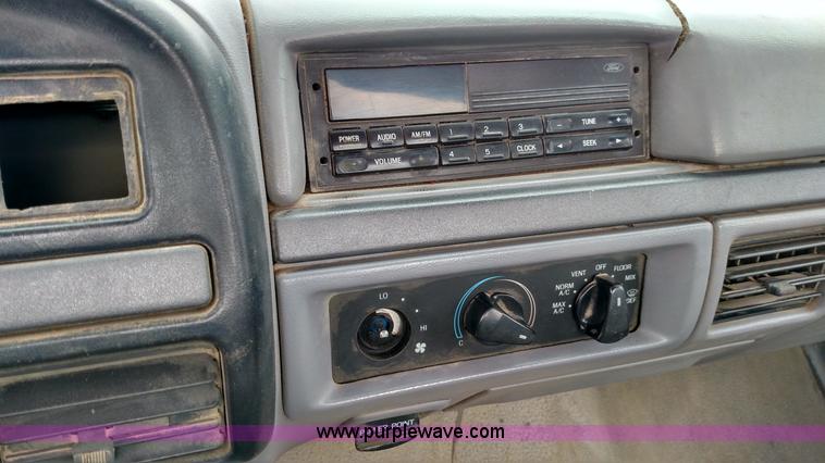 image for item L7445 1995 Ford F250 HD XL pickup truck