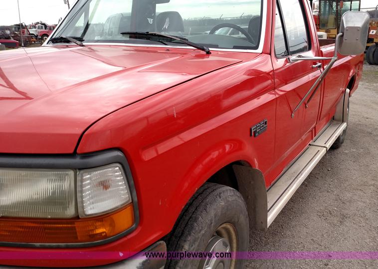 image for item L7445 1995 Ford F250 HD XL pickup truck