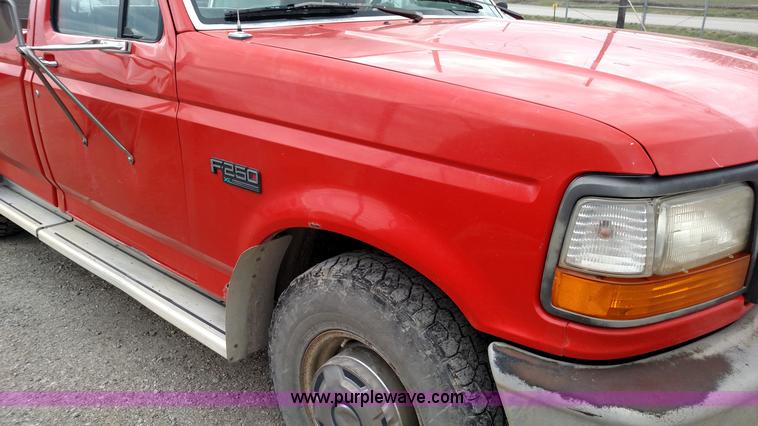 image for item L7445 1995 Ford F250 HD XL pickup truck