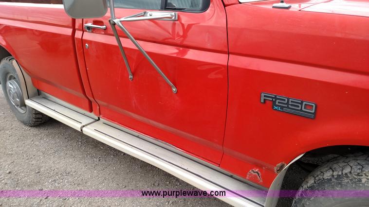 image for item L7445 1995 Ford F250 HD XL pickup truck