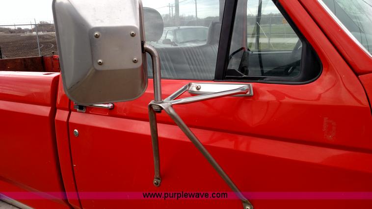 image for item L7445 1995 Ford F250 HD XL pickup truck