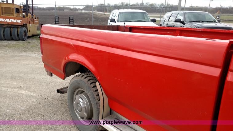 image for item L7445 1995 Ford F250 HD XL pickup truck