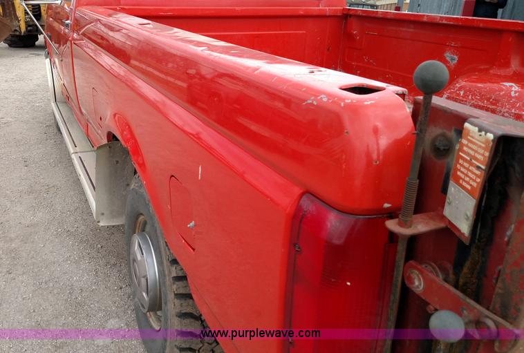 image for item L7445 1995 Ford F250 HD XL pickup truck