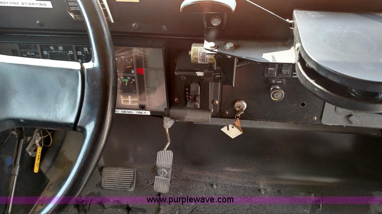 image for item L7456 1999 International 3800 school bus