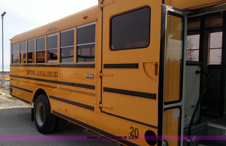 image for item L7456 1999 International 3800 school bus