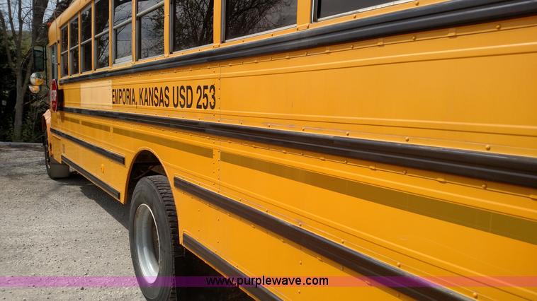 image for item L7456 1999 International 3800 school bus
