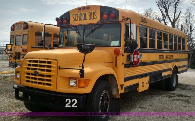 image for item L7457 1998 Ford B800 school bus