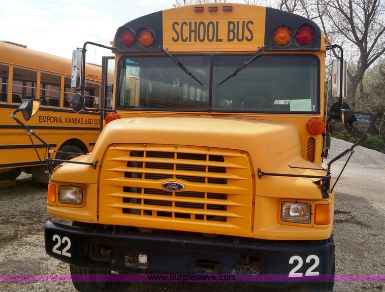 image for item L7457 1998 Ford B800 school bus