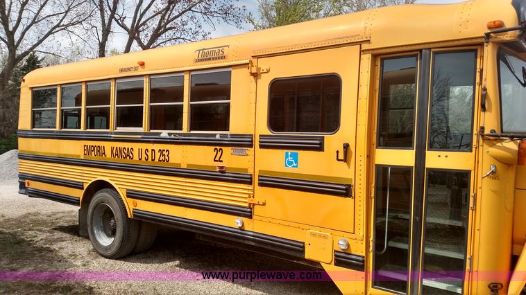 image for item L7457 1998 Ford B800 school bus