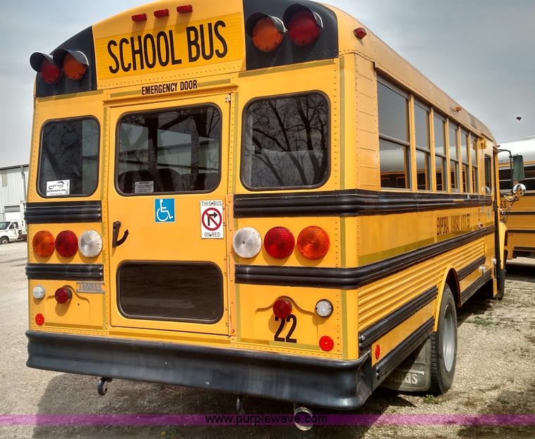 image for item L7457 1998 Ford B800 school bus