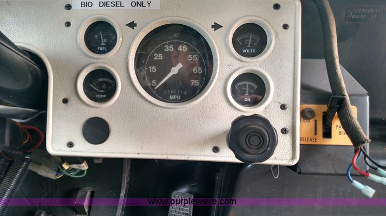 image for item L7457 1998 Ford B800 school bus