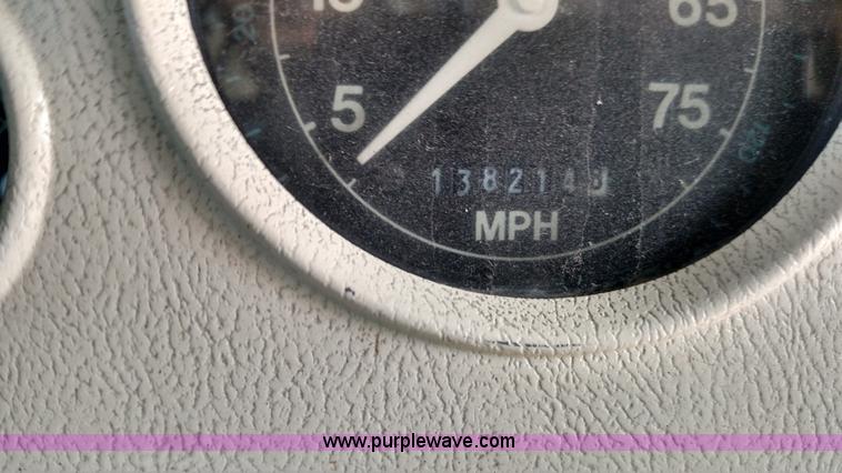 image for item L7457 1998 Ford B800 school bus