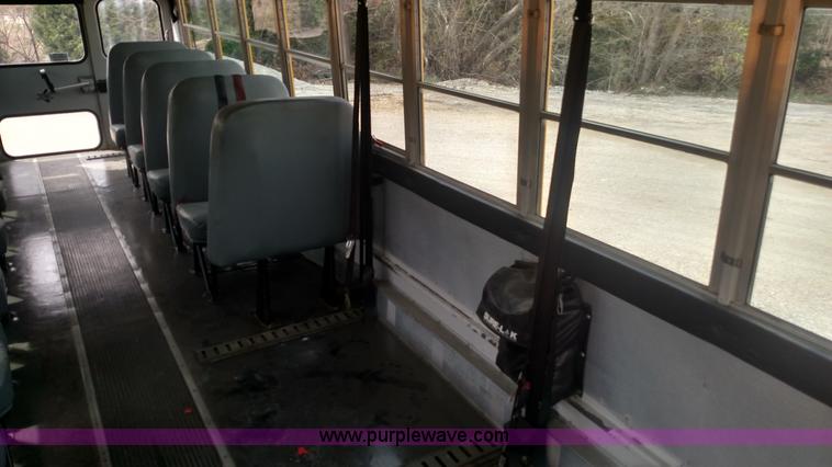 image for item L7457 1998 Ford B800 school bus