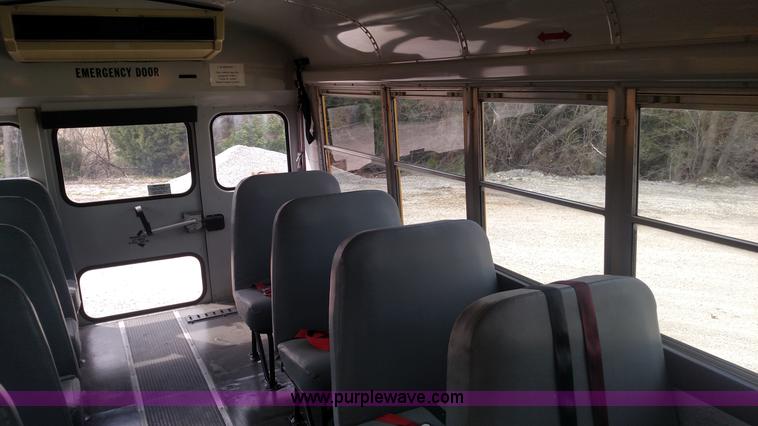 image for item L7457 1998 Ford B800 school bus