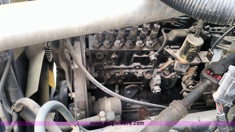 image for item L7457 1998 Ford B800 school bus