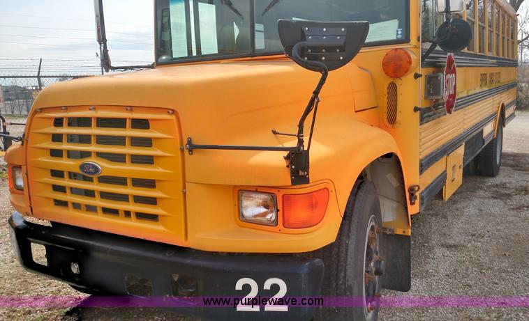 image for item L7457 1998 Ford B800 school bus