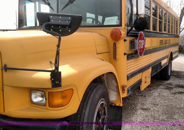 image for item L7457 1998 Ford B800 school bus