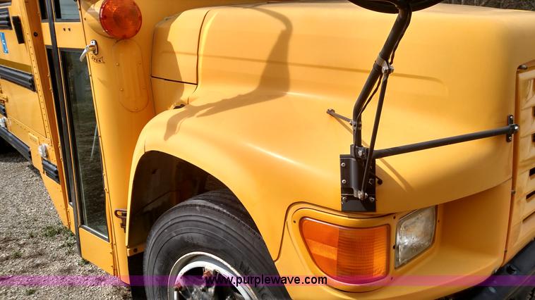 image for item L7457 1998 Ford B800 school bus
