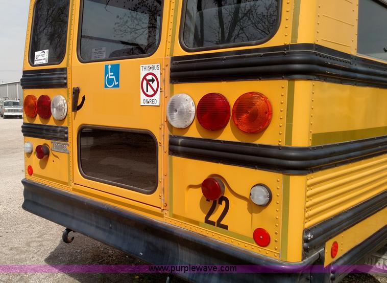 image for item L7457 1998 Ford B800 school bus