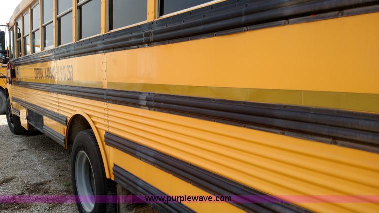 image for item L7457 1998 Ford B800 school bus