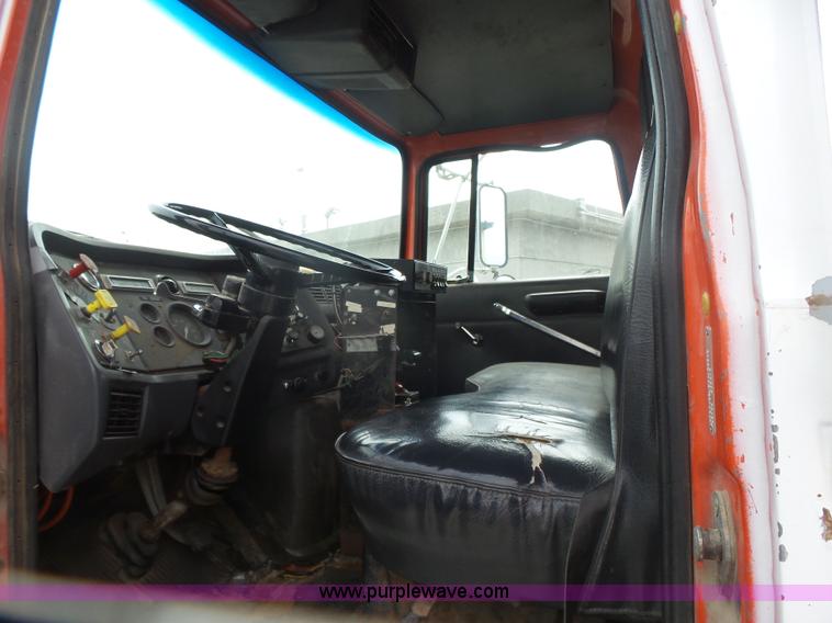 image for item L7477 1989 Ford L8000 dump truck
