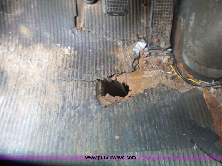 image for item L7477 1989 Ford L8000 dump truck