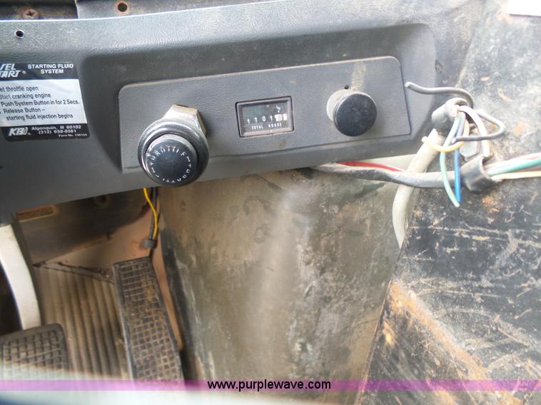 image for item L7477 1989 Ford L8000 dump truck