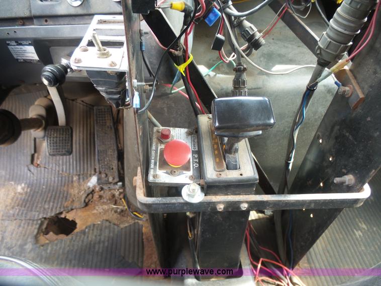 image for item L7477 1989 Ford L8000 dump truck