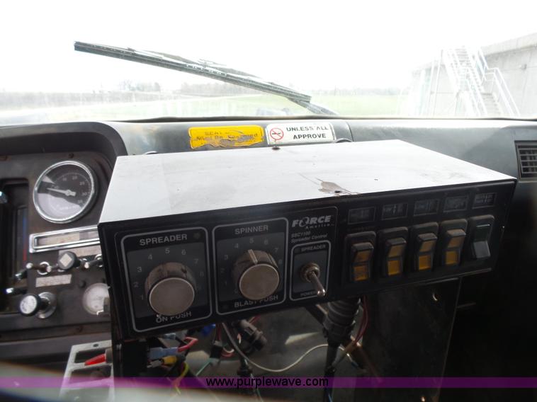 image for item L7477 1989 Ford L8000 dump truck