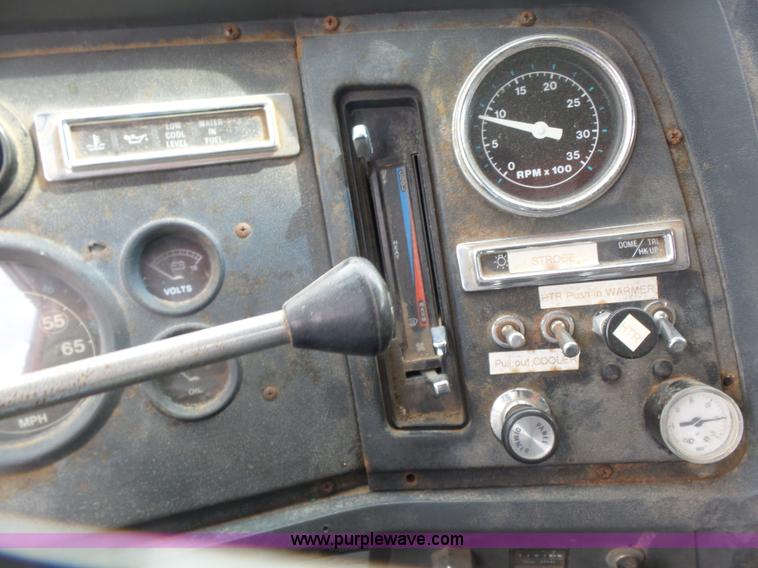 image for item L7477 1989 Ford L8000 dump truck